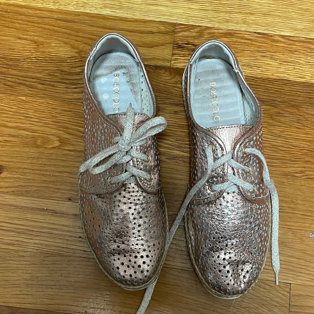 Gorgeous gold rose sneakers - Picture 2 of 4